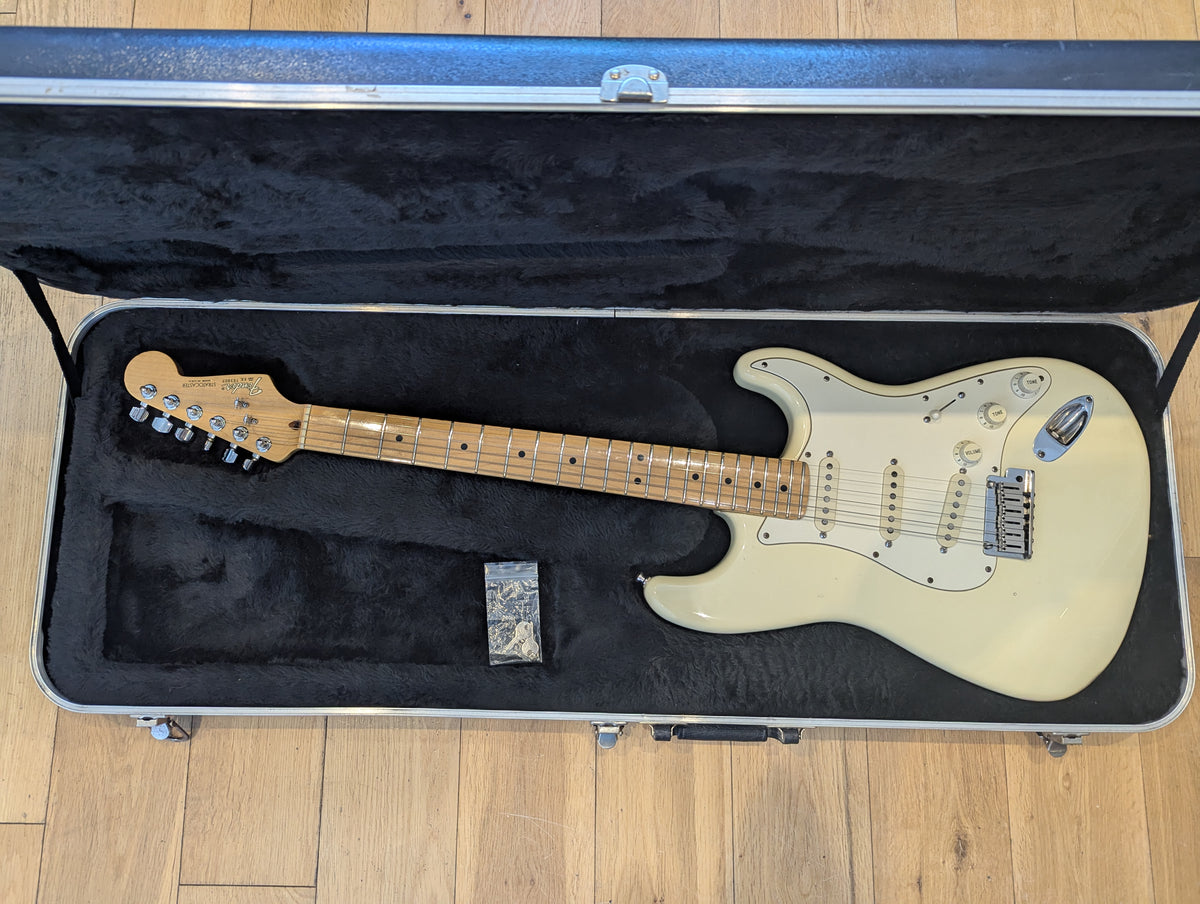 Fender USA Stratocaster 1987 in Olympic White Maple Fingerboard – Rare EE Serial No.