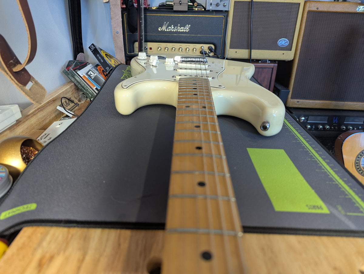Fender USA Stratocaster 1987 in Olympic White Maple Fingerboard – Rare EE Serial No.