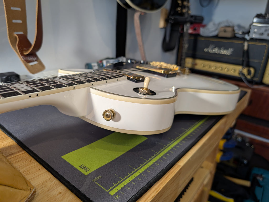 Epiphone Les Paul Custom – Ebony Fingerboard (new spec) in Alpine White 2020