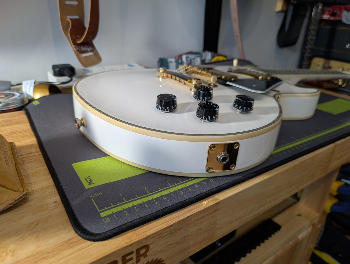 Epiphone Les Paul Custom – Ebony Fingerboard (new spec) in Alpine White 2020