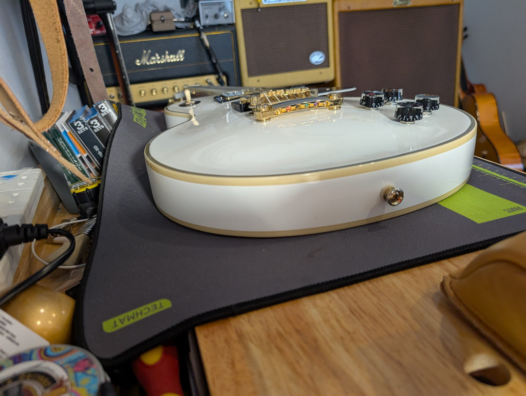 Epiphone Les Paul Custom – Ebony Fingerboard (new spec) in Alpine White 2020