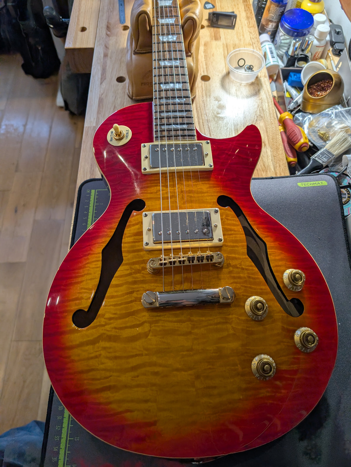 Epiphone Les Paul ES Hollow Body in Cherry Sunburst 2001 Made in Unsung Factory Korea.
