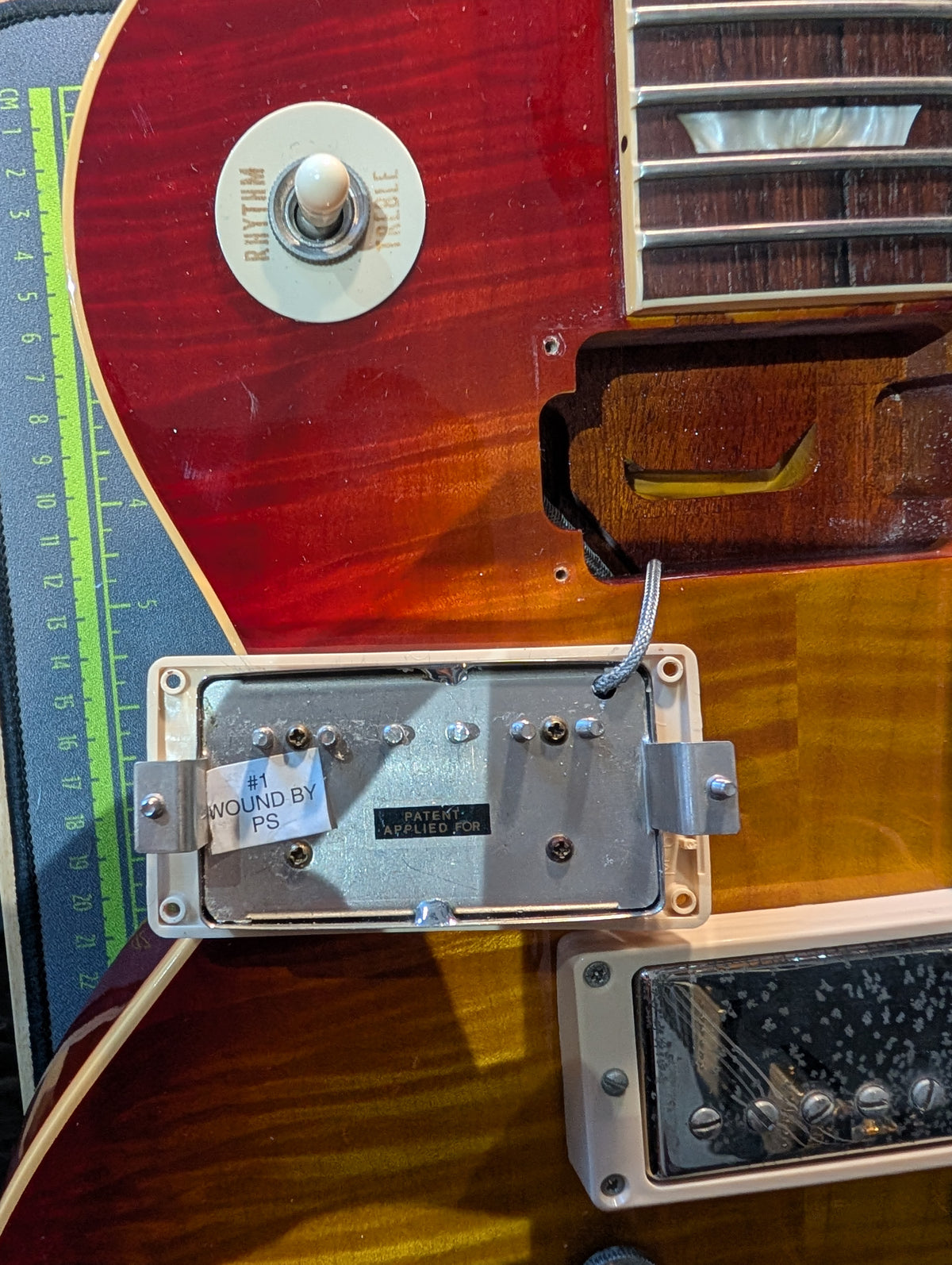 Gibson Custom Shop Les Paul Standard 1959 Reissue R9 – Cherry Sunburst (2005)
