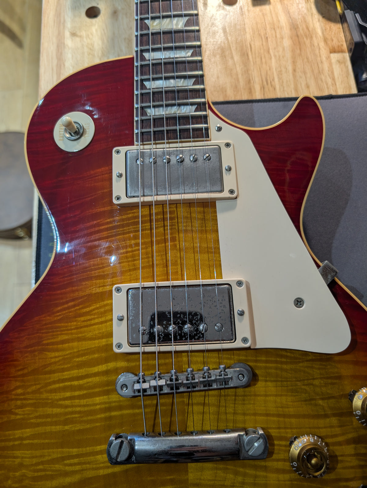 Gibson Custom Shop Les Paul Standard 1959 Reissue R9 – Cherry Sunburst (2005)